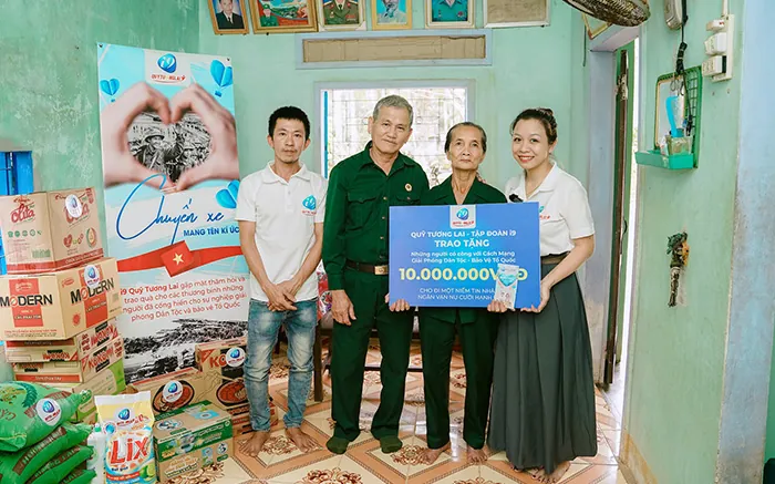 Hình ảnh tổng quan về TOT88, thể hiện các trò chơi cá cược trực tuyến hấp dẫn và logo lucky 8, cùng với thông tin đăng ký nhận 188k.