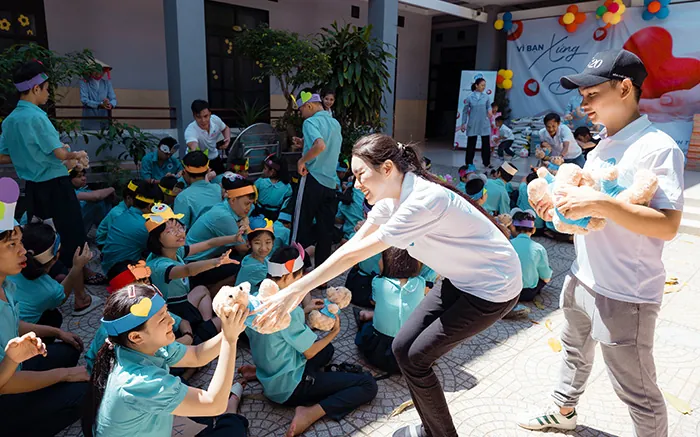 Biểu tượng giải trí, một chiếc mặt nạ vui vẻ