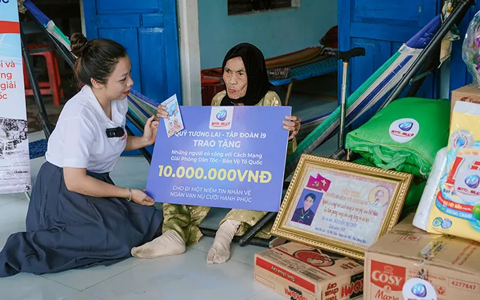 Biểu tượng hỗ trợ bên ngoài, một trái tim và bàn tay giúp đỡ